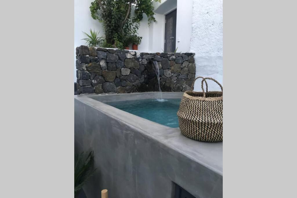 Villa Santorini Folia Cave House With Jacuzzi Pýrgos Exterior foto